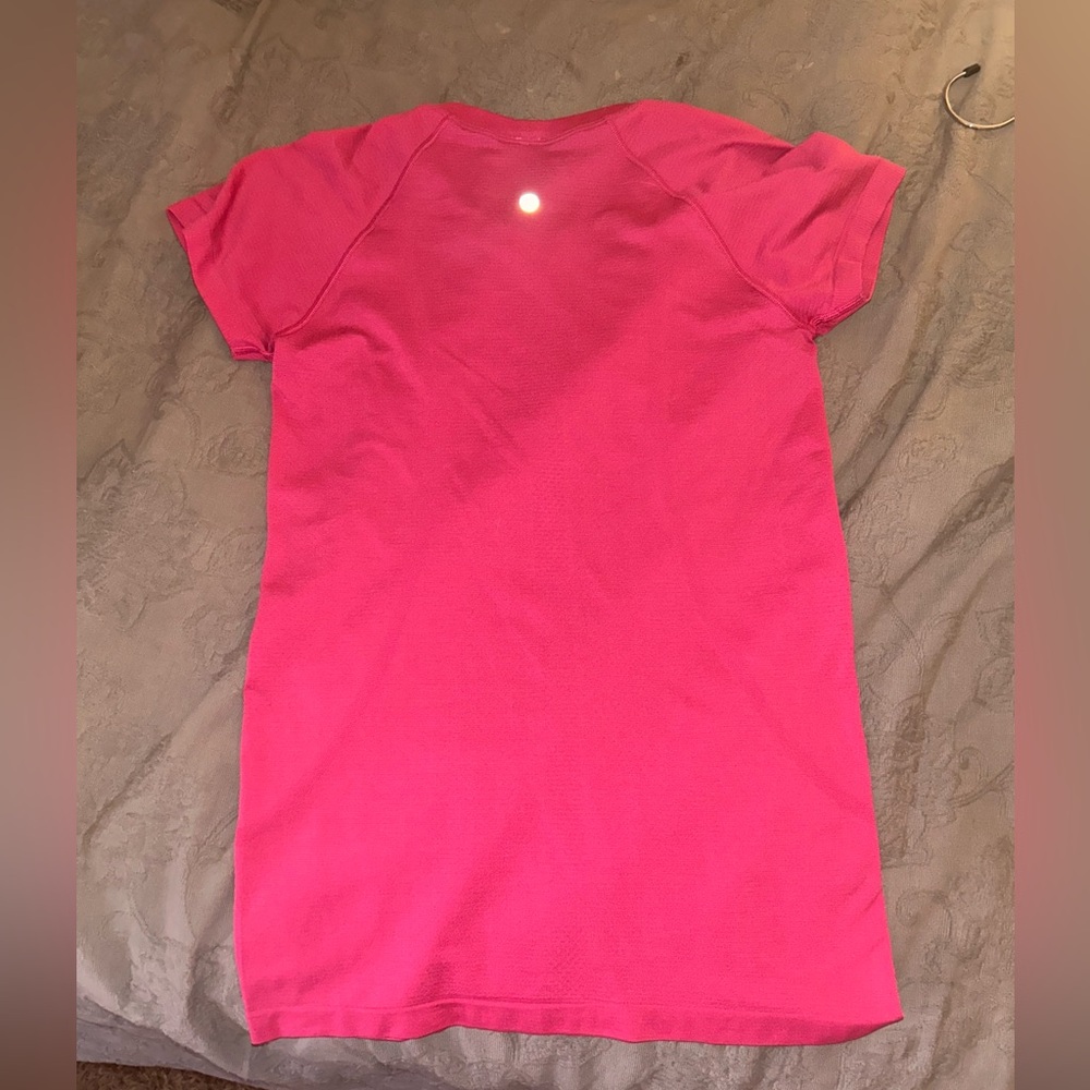 Size 6 Sonic Pink Swiftly Tech T-shirt
